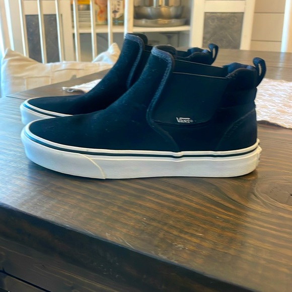 Vans Shoes - Women’s VANS Hightop Sneakers